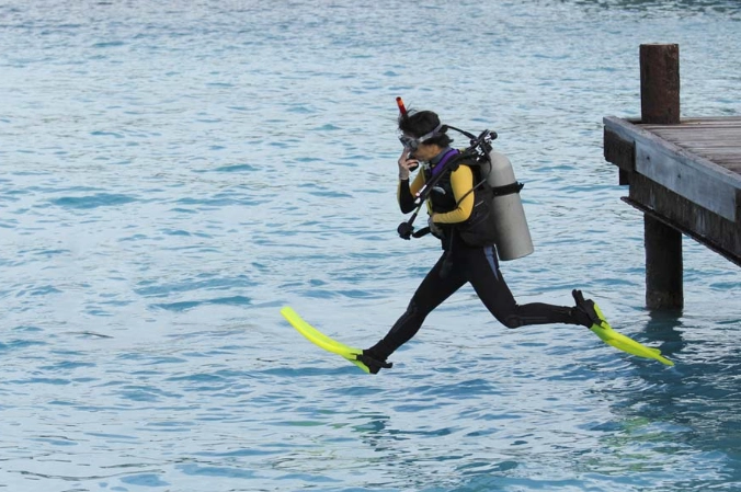 How Do Scuba Divers Enter the Water? A Real-World Guide