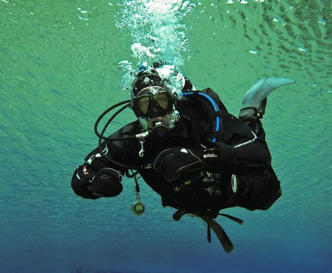 crystal clear ocean diving