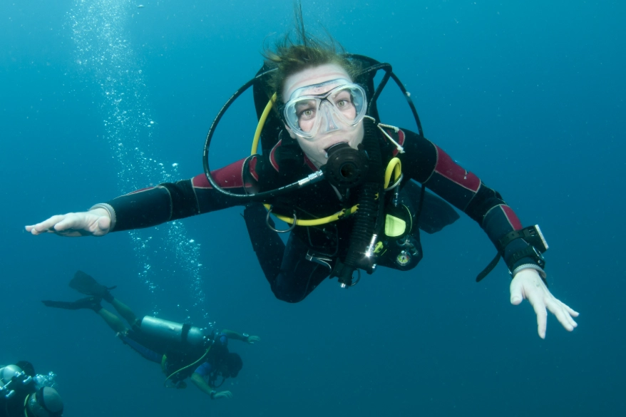 how to dive underwater