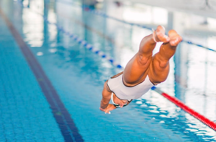 how to dive into a pool